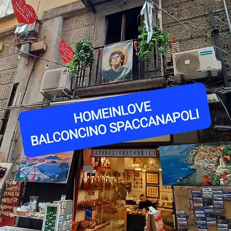 In Love: Balconcino Spaccanapoli Nápoles